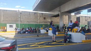 La CNTE permitió el paso libre de vehículos en la caseta de cobro de Puente de Vigas