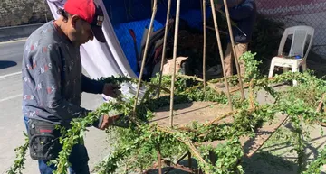 Tlalmanalco: Artesanos compiten con adornos navideños chinos
