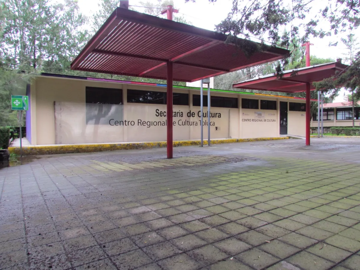 Desalojan instalaciones de Centro Regional de Cultura de Toluca