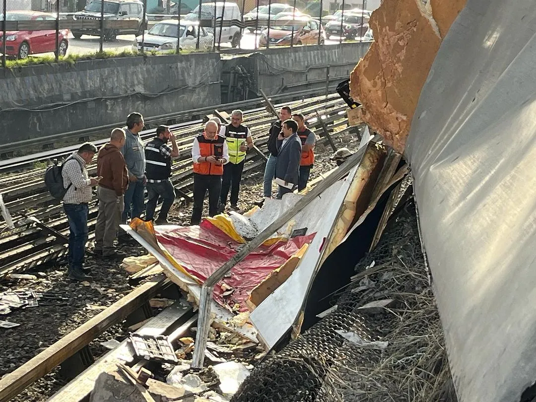 “Estructura de L5 no está comprometida”, dice director del Metro tras volcadura de tráiler