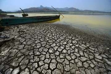 La temporada de estiaje, que se extiende del 1 de febrero al 31 de mayo, se caracteriza por temperaturas elevadas y escasas lluvias.