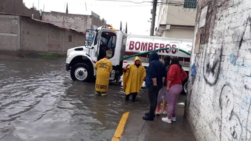 Lluvias dejan afectaciones al transporte y vialidades  en el Valle de México