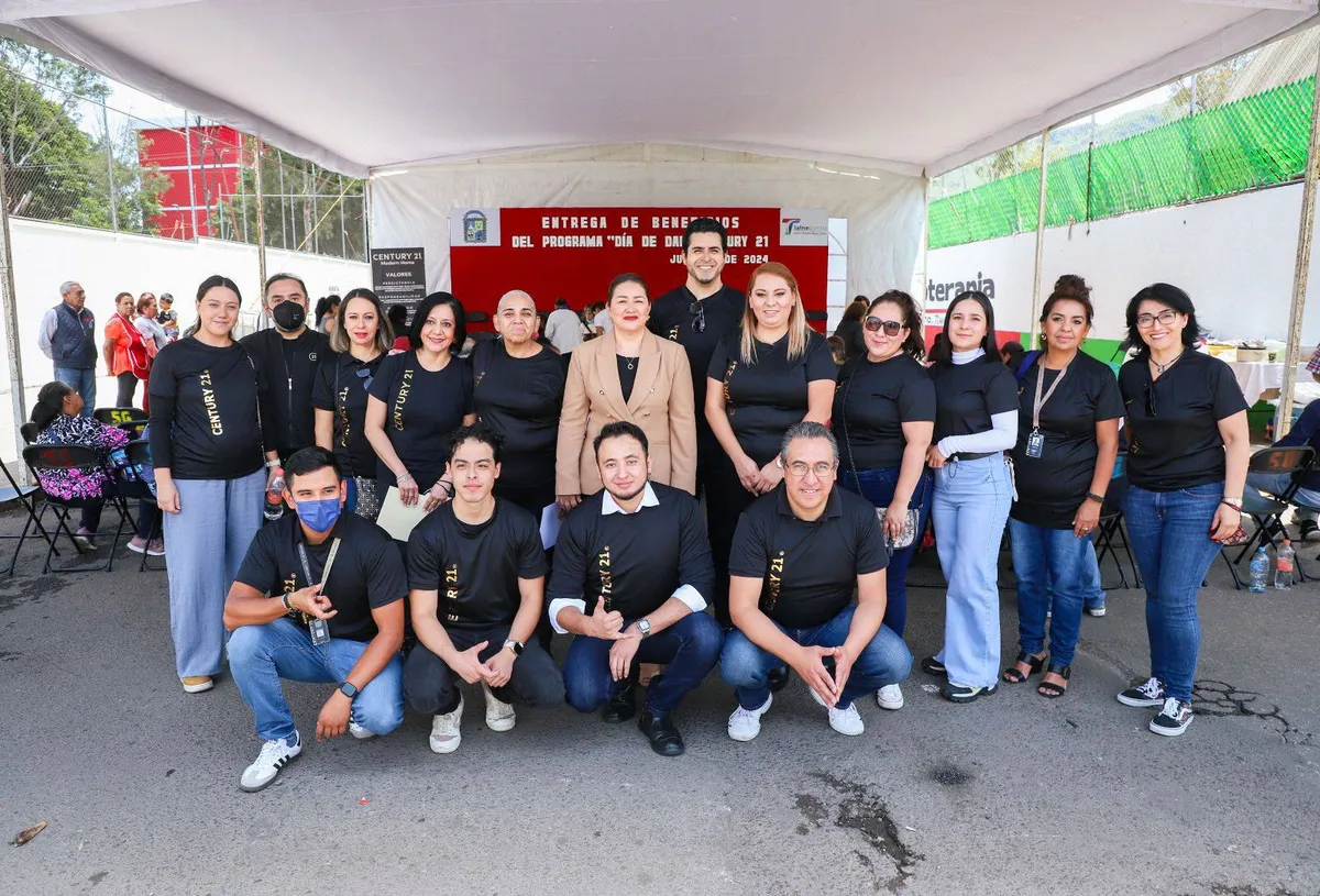 DIF Tlalnepantla y  Century 21 entregan apoyos a ciudadanos 