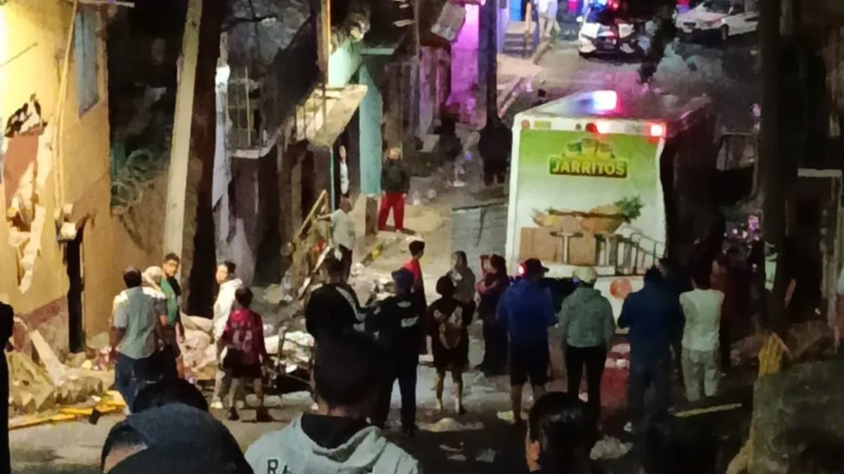 [VIDEO] Revelan momento exacto en que camión de refrescos pierde el control y se estrella contra viviendas en la Álvaro Obregón