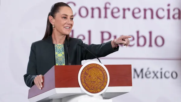 Sheinbaum confía en un acuerdo en el tratado de agua con EU y descarta renegociarlo; destacan avances en Plan Michoacán y temas bilaterales.