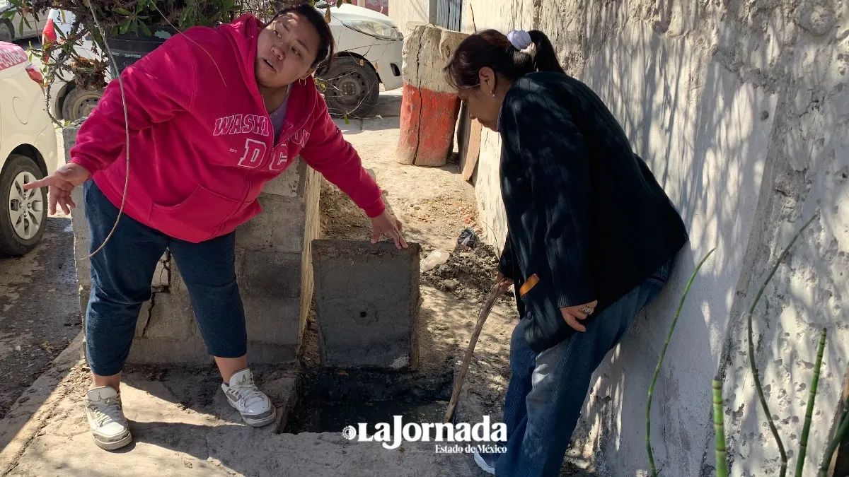 (VIDEO) Residentes de la Media Luna en Ecatepec temen por drenaje colapsado y falta de agua