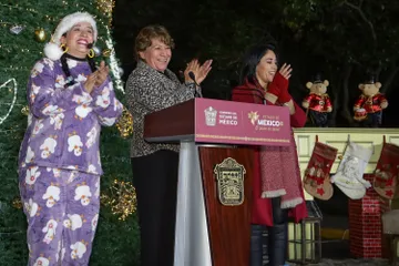 Asiste la Gobernadora Delfina Gómez al encendido del Árbol de Navidad del DIFEM