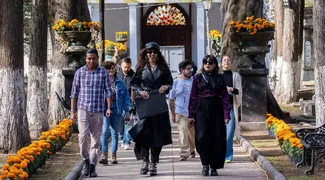 Morras Malditas llevan el terror al Panteón La Soledad en Toluca