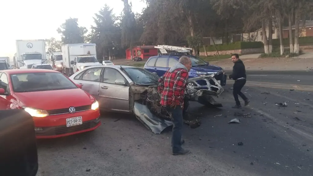 Fuerte choque en Atlacomulco moviliza a cuerpos de emergencia