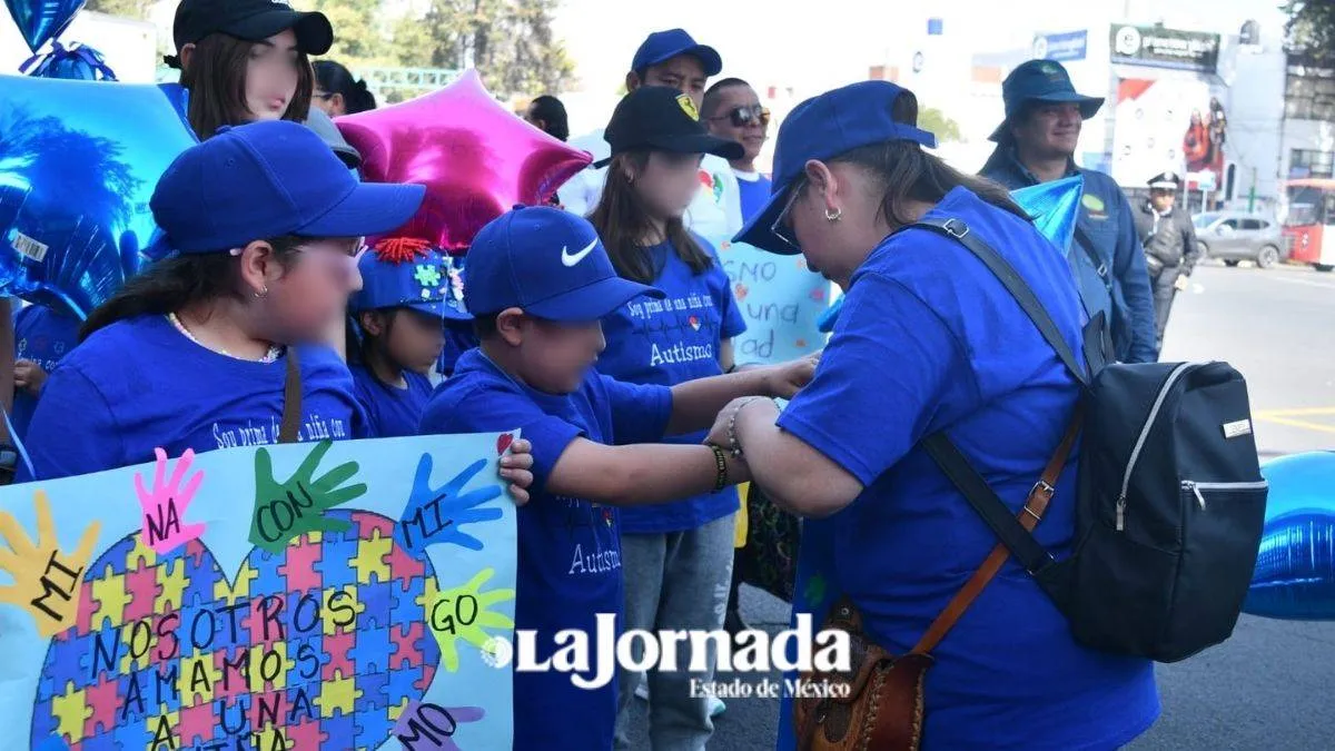 Por Día de la Concientización del Autismo toman calles de Toluca, piden más inclusión