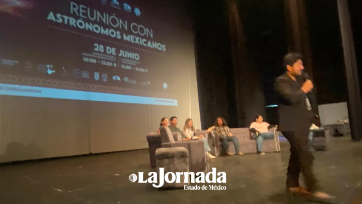 Astrónomos mexicanos conversan con jóvenes de  Chimalhuacán
