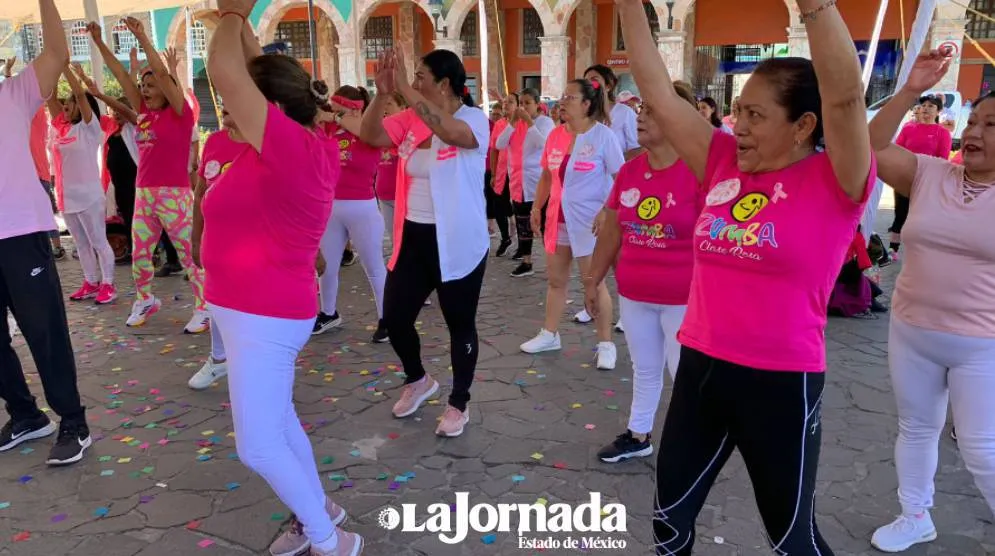 Teotihuacán: Mujeres y hombres se ejercitan contra el cáncer