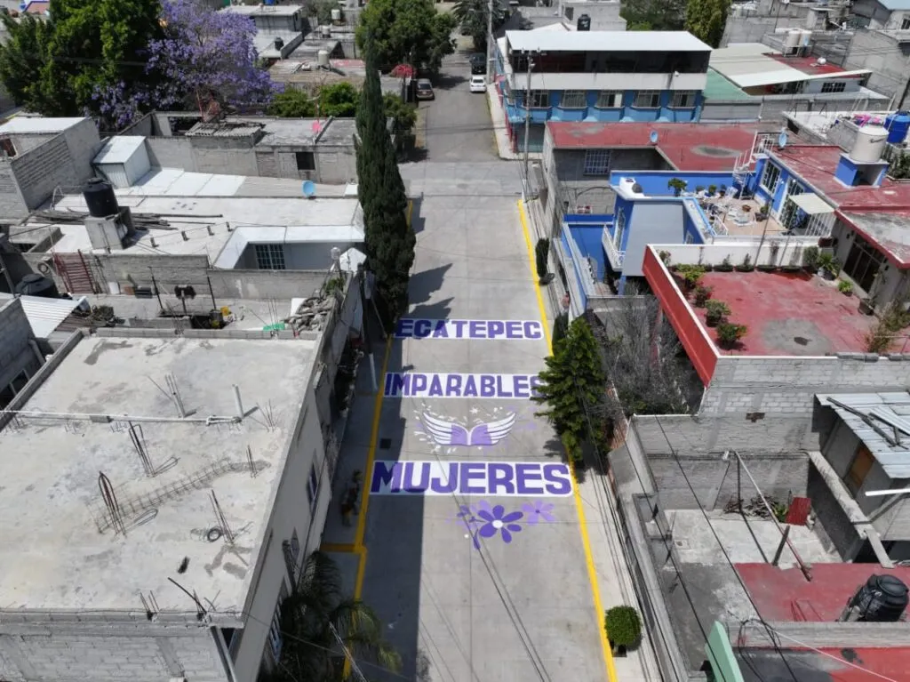 Plasman en calles de Ecatepec leyendas alusivas a la igualdad de género