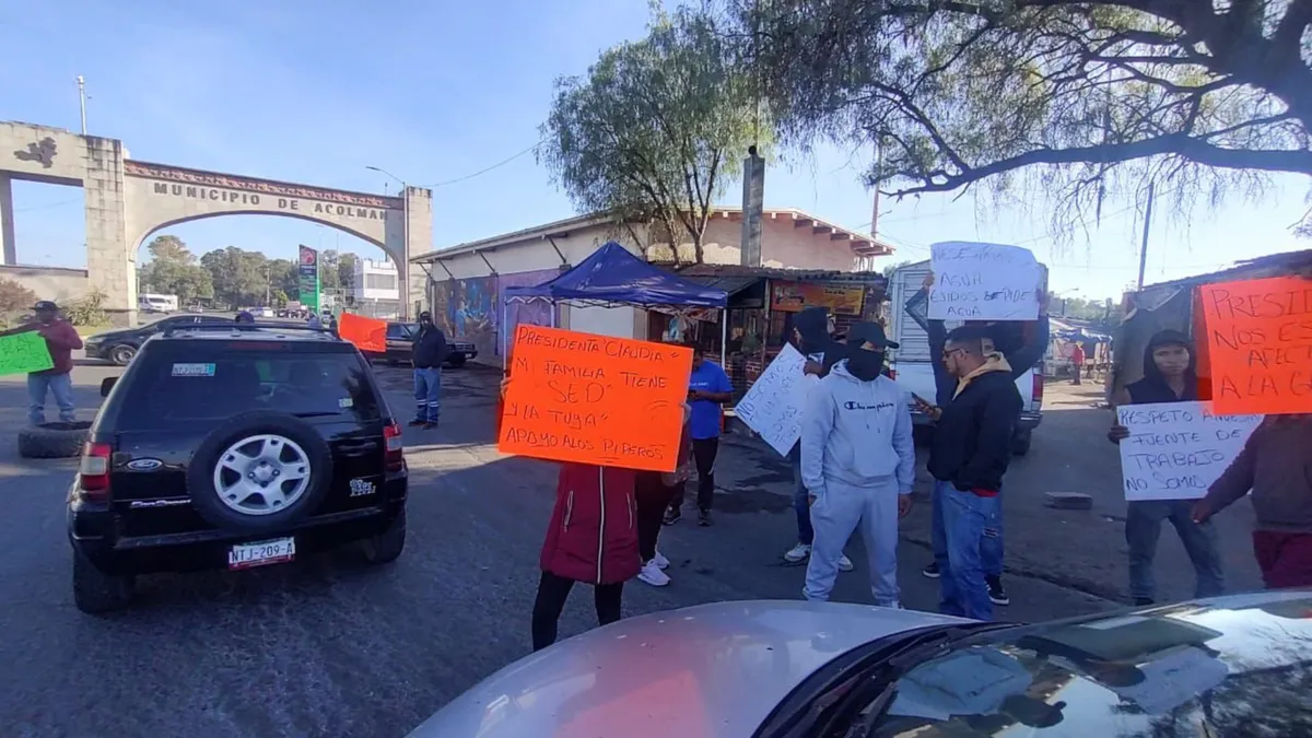 Piperos cierran parcialmente la México-Pirámides en Acolman