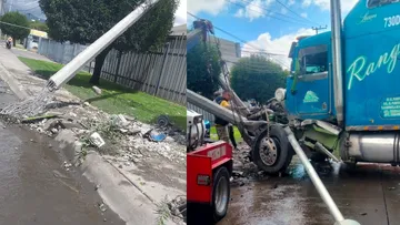 Servicio eléctrico en El Trébol, Tepotzotlán queda restablecido tras accidente