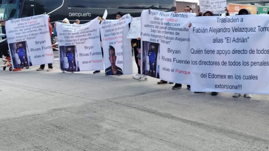 Familiares protestan simultáneamente por presuntas extorsiones en penales del Edomex