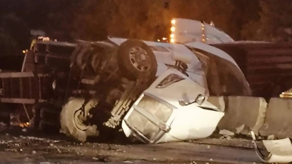 [VIDEO] Volcaduras en diferentes vialidades causan problemas a la circulación