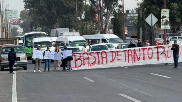 Bloqueo en la México-Texcoco genera caos vial