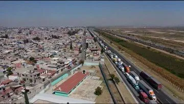 Cerrado ambos sentidos por bloqueo en el Circuito Exterior Mexiquense