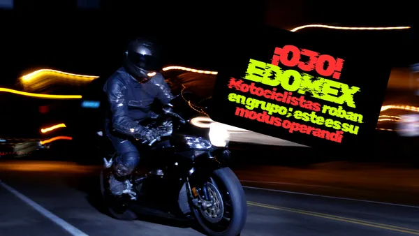 Video exhibe a pandilla de motociclistas que roba con violencia en Chimalhuacán