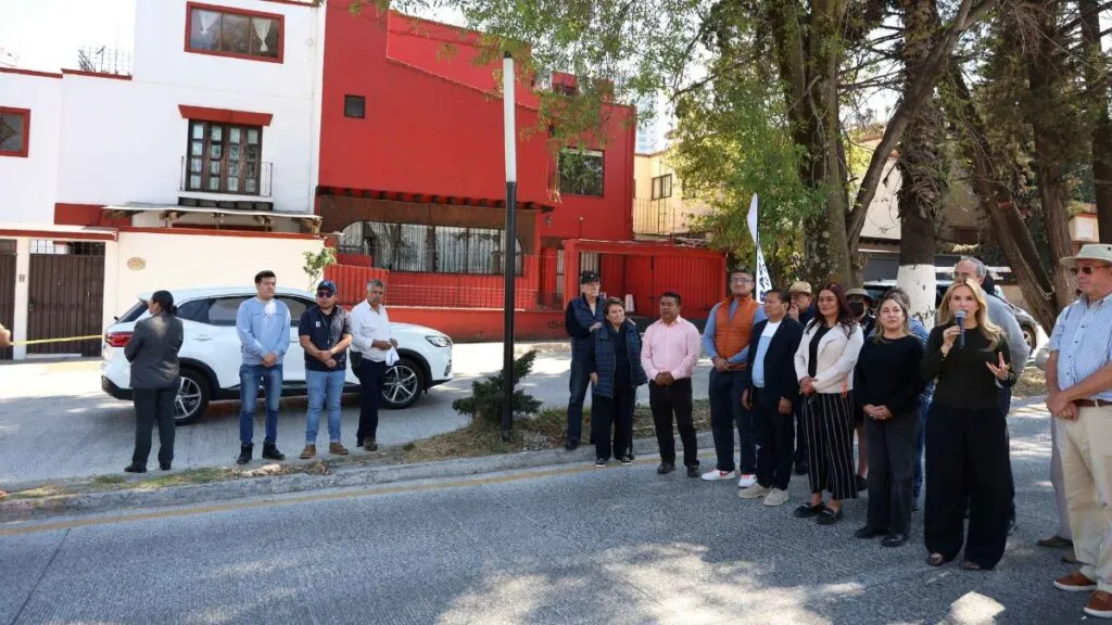 Huixquilucan reduce tránsito vehicular en Lomas Anáhuac con repavimentación de avenida