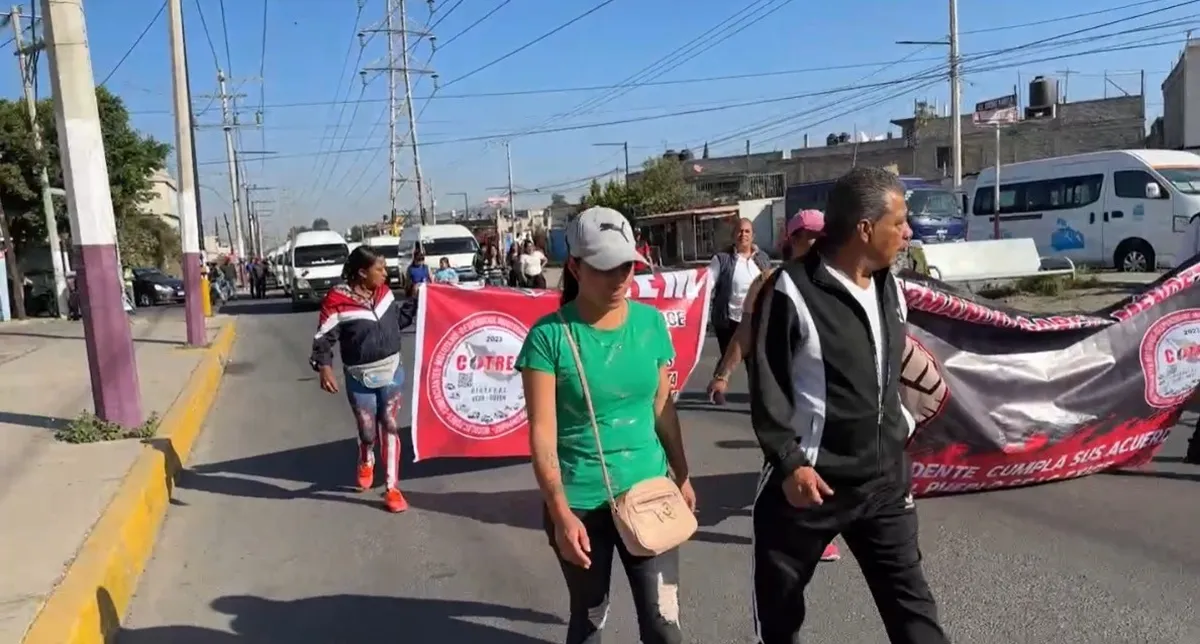 Transportistas realizan manifestación en Valle de Chalco
