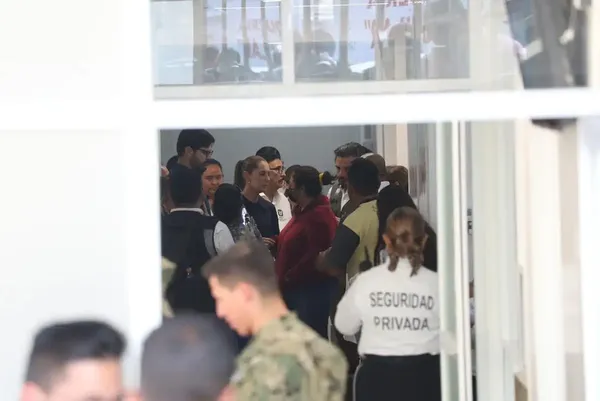 La presidenta Claudia Sheinbaum durante su recorrido por el Hospital General de Zona No. 2 “Francisco J. Mancin Domínguez”, en Salina Cruz, Oaxaca.