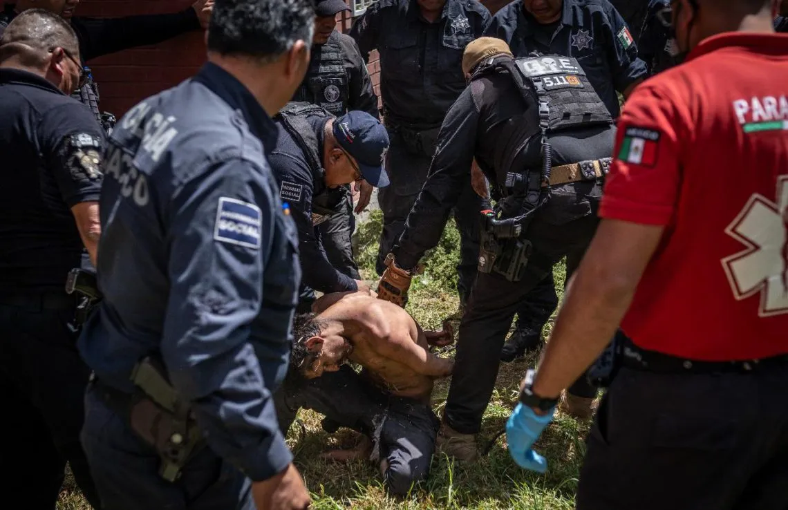 Ladrón trata de escapar trepando árboles en Coacalco, fue detenido