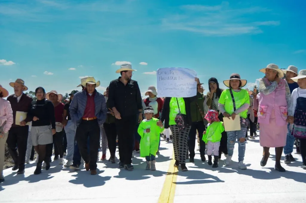 Fortalece Adolfo Solis la movilidad rural en Almoloya de Juárez con caminos duraderos