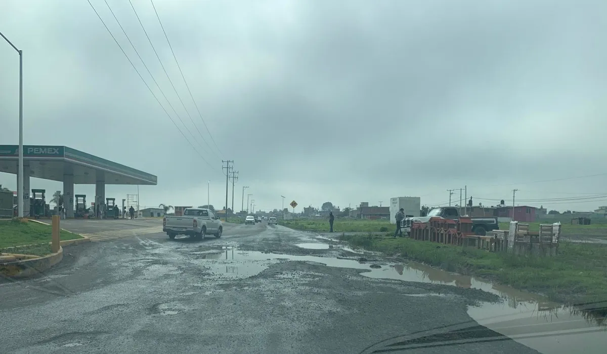 Calle dañada por el tránsito pesado