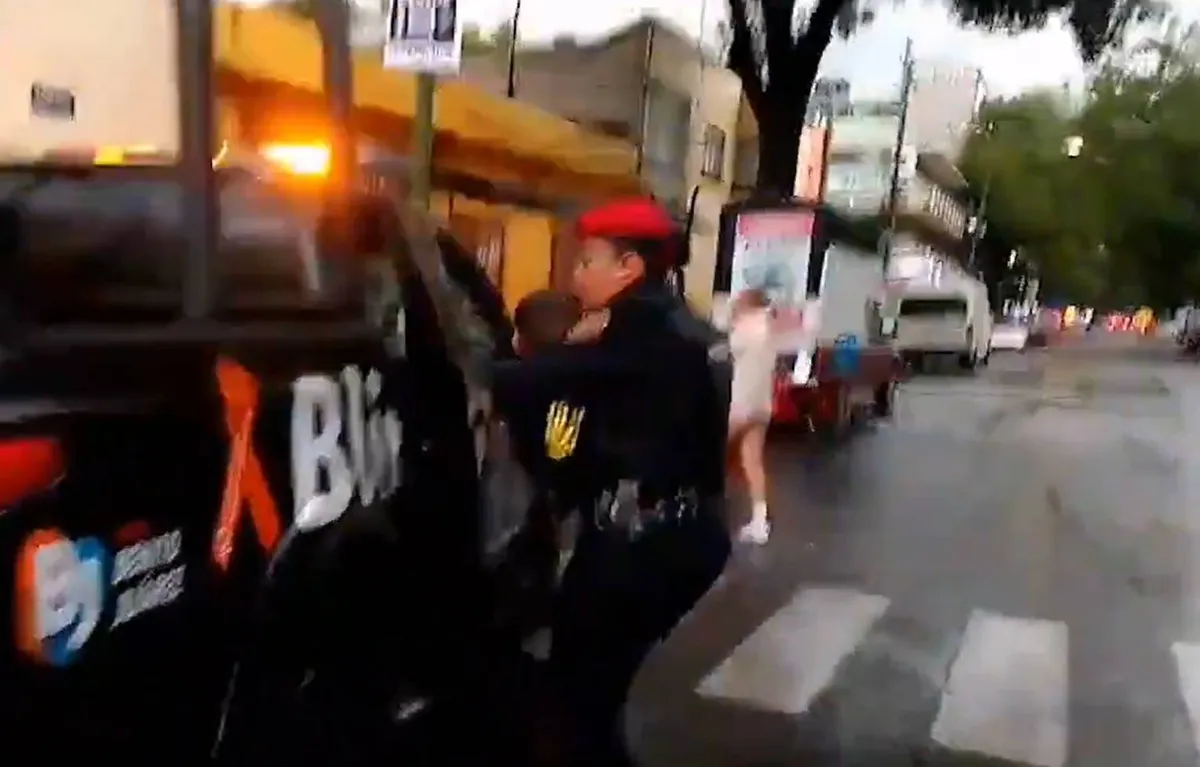 [Video] CDMX: rescatan a menor de vehículo que había sido robado