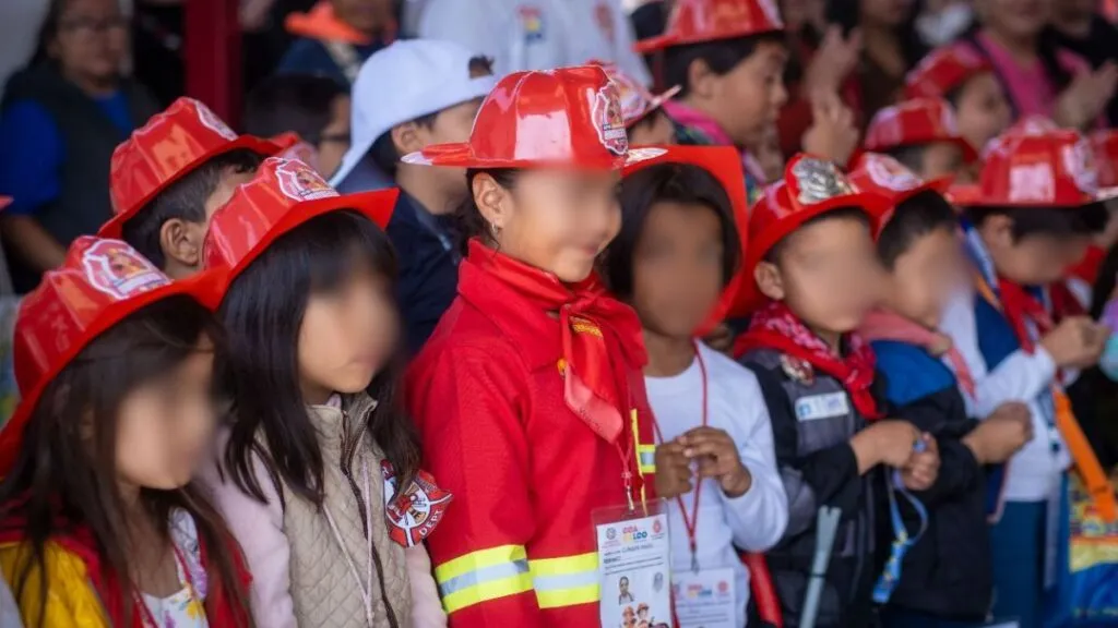 Pequeños bomberos de Coacalco aprenden sobre prevención y ayuda