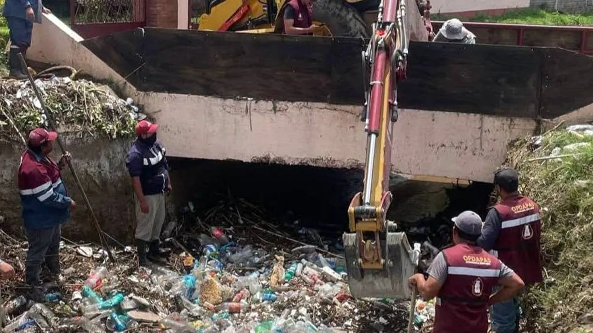 En Ixtapaluca afectados por lluvias piden ayuda al alcalde