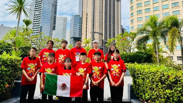 Estudiantes del Edomex destacan en Singapur con medallas de oro y bronces