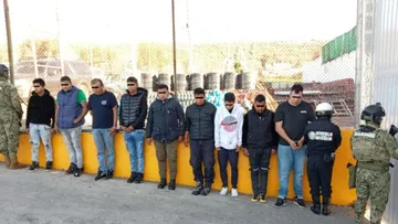 Autoridades trasladan a miembros de Los 300 al penal