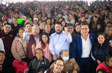 Durante tres días el alcalde Isaac Montoya y el Secretario Juan Carlos González entregaron 15 mil tarjetas de Mujeres con Bienestar