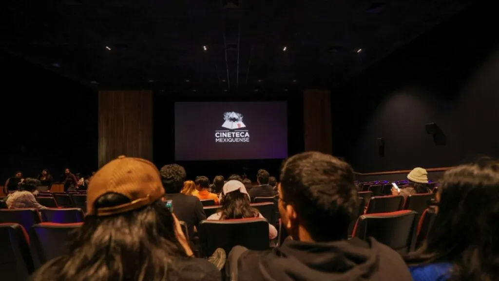 Edomex cierra el festejo a los papás con lucha libre y conciertos
