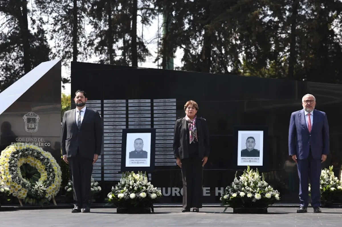 Gobierno rinde homenaje a policías caídos en cumplimiento de su deber