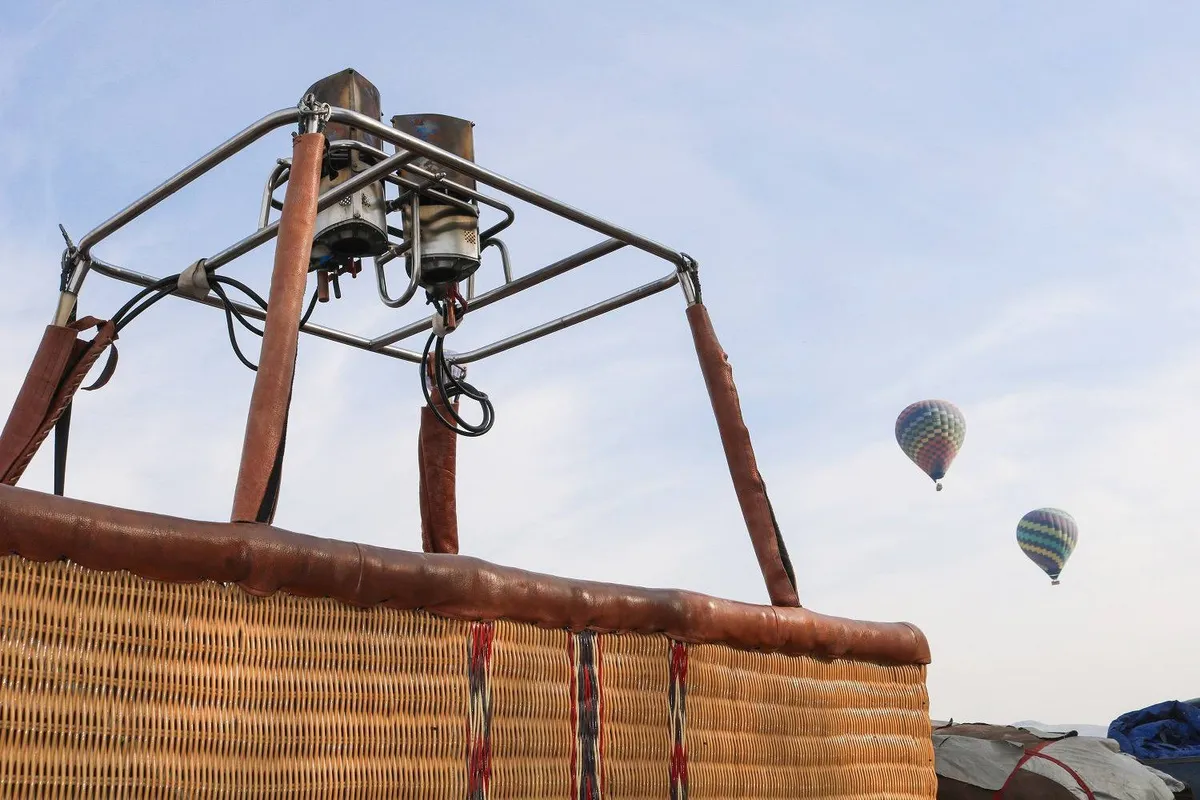 Verifican seguridad de vuelos en globo aerostático en Teotihuacán