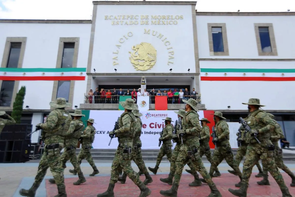 Desfile de Independencia de Ecatepec contó con la participación de más de mil