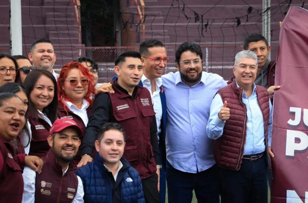 Durante tres días el alcalde Isaac Montoya y el Secretario Juan Carlos González entregaron 15 mil tarjetas de Mujeres con Bienestar