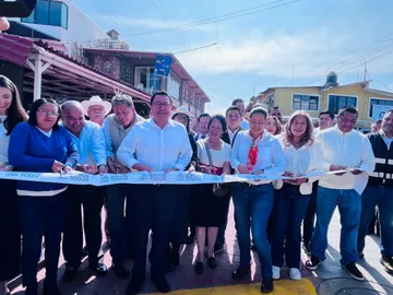 Entrega Miguel Ángel Ramírez obras en la colonia La Bomba, Lerma