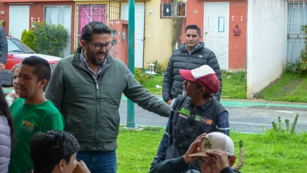 Adolfo Solís escucha propuestas vecinales en Colinas del Sol