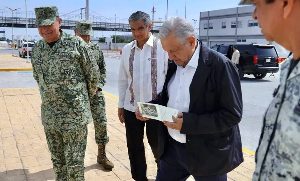 AMLO supervisa obra de la aduana en Nuevo Laredo
