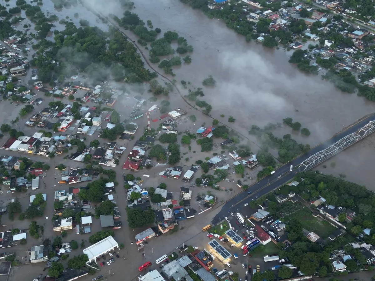 [VIDEOS] Fuertes lluvias causan graves afectaciones en Veracruz, Puebla, Querétaro, San Luis Potosí e Hidalgo