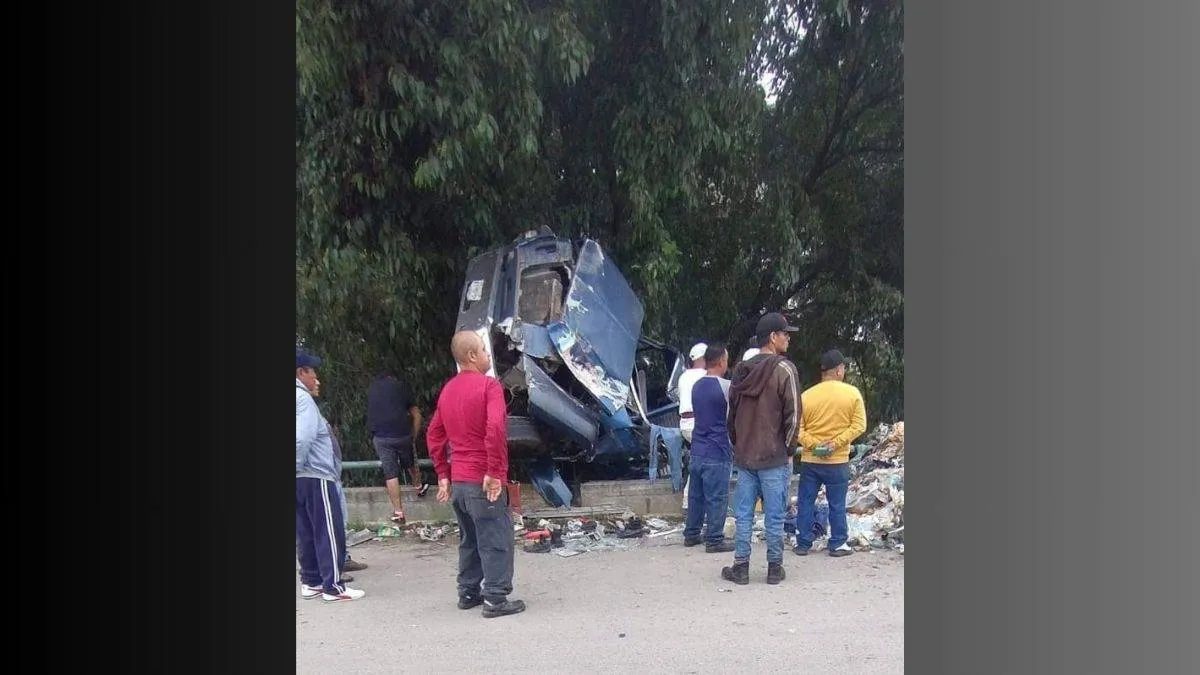 Cuautitlán Izcalli: Vuelca camión recolector de basura