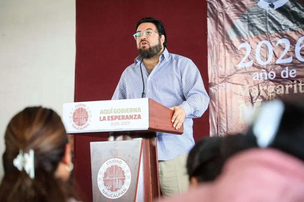 Isaac Montoya inicia entrega de treinta y seis mil Becas Rita Cetina en Naucalpan