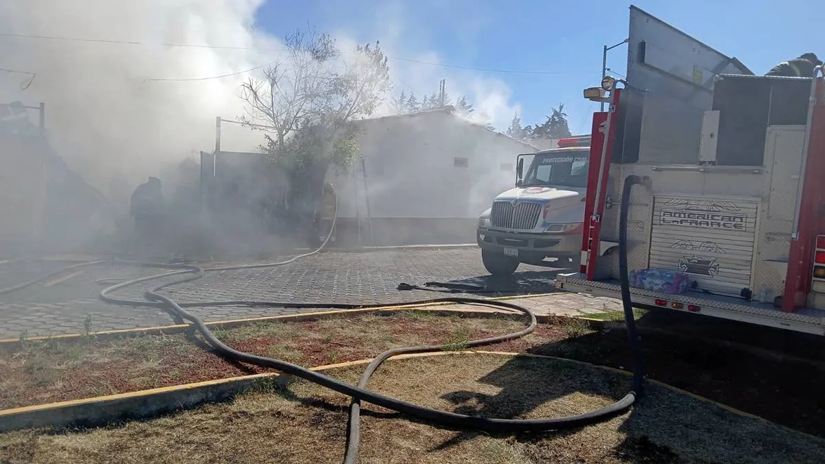 [VIDEO] Incendio en ICATI de Zinacantepec
