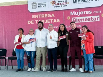 Encabeza alcalde Isaac Montoya entrega de 5 mil tarjetas del programa estatal “Mujeres con Bienestar”