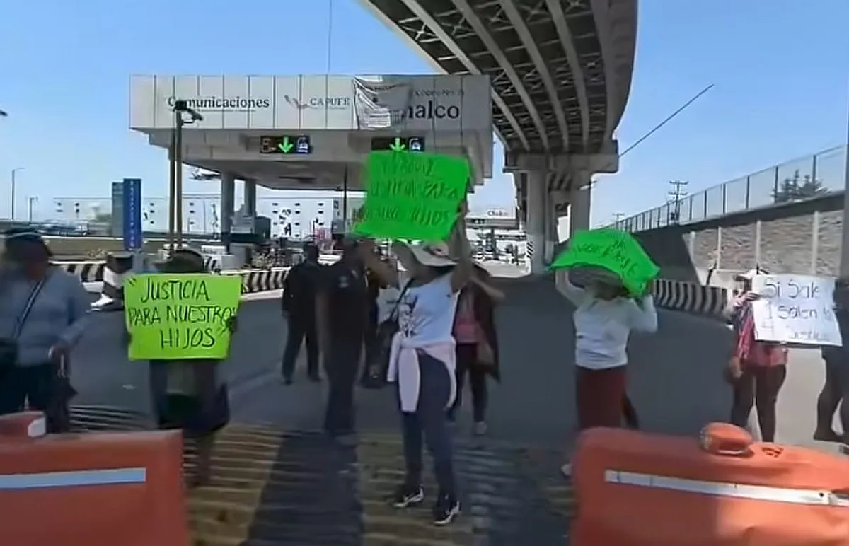 Cierran caseta de cobro en Chalco por manifestación